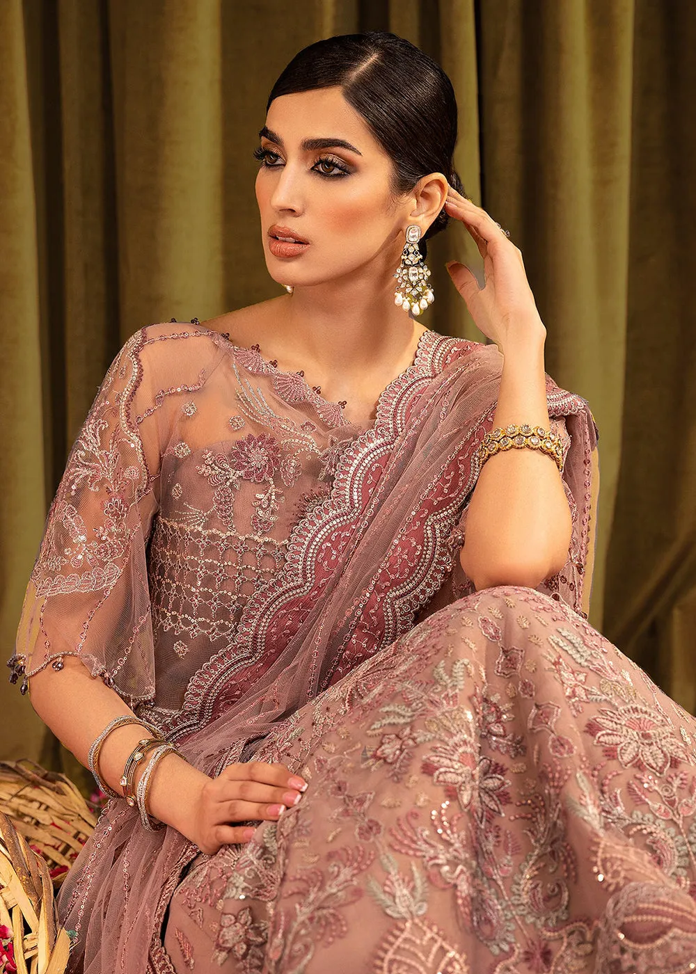 Mehfil E Uroos Luxury Formals 23 by Alizeh | V16D06 - Anamta