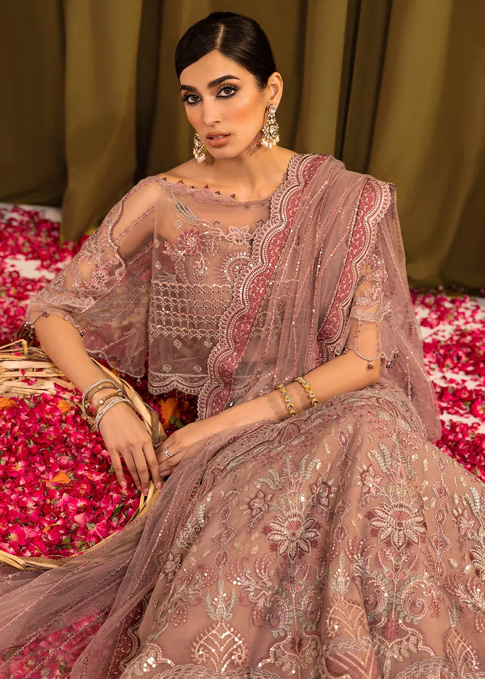 Mehfil E Uroos Luxury Formals 23 by Alizeh | V16D06 - Anamta