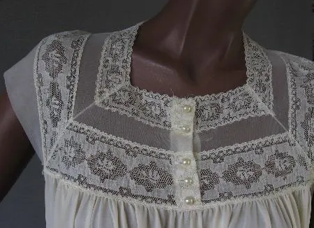 Women's 50s 60s Nightgown Vintage Nylon Lacy Sweet Gown Large Munsingwear VFG