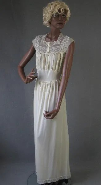 Women's 50s 60s Nightgown Vintage Nylon Lacy Sweet Gown Large Munsingwear VFG